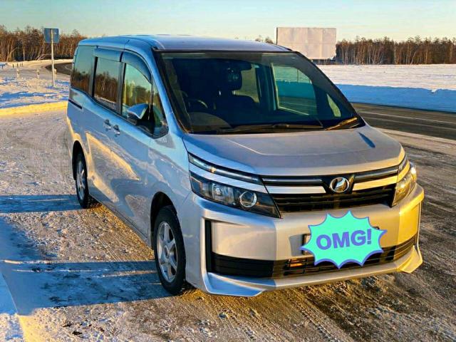 Toyota voxy 2016