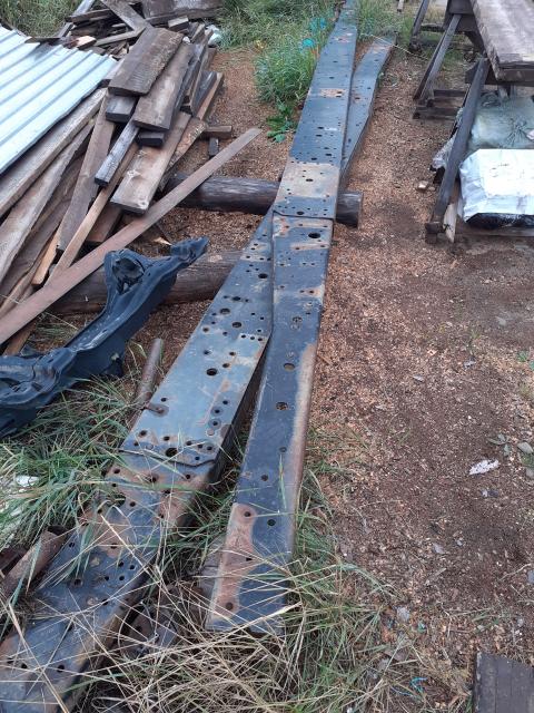 Швеллера от рамы Зила 2 шт по 7м примерно.