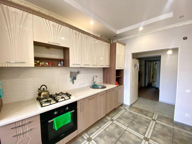 2 комн., 63 м², Инд. планировка, Центр - район пл. Орджоникидзе