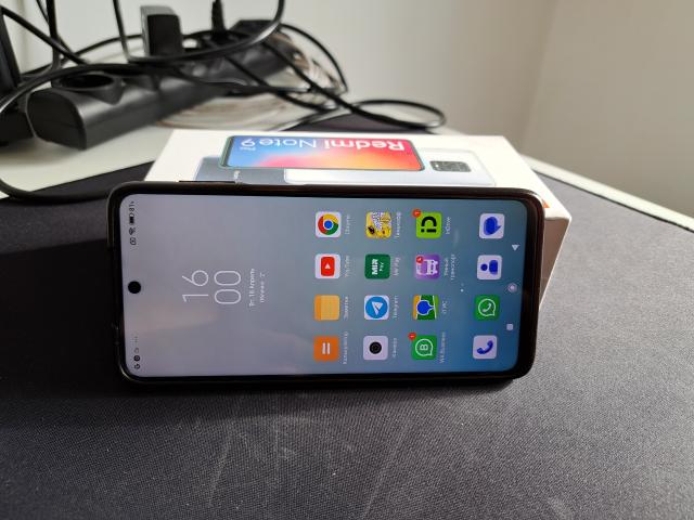 Продам отличный смартфон Redmi Note 9 Pro 6GB ОЗУ 128GB память, без трещин и царапин в отличном состоянии, шустрый и быстрый. С коробкой и с документами, зарядное устройство не родное.