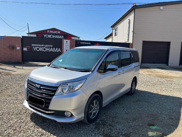 Noah вариатор. Toyota noah 2014 черный.