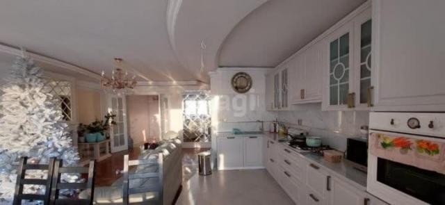 4 комн., 97 м², Сталинка, Центр - район пл. Орджоникидзе