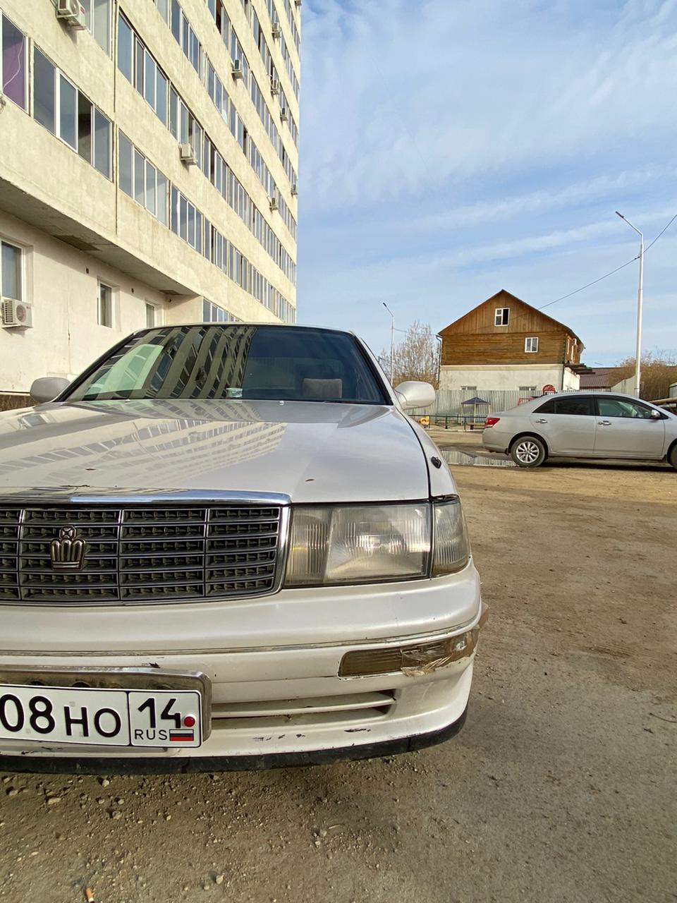 Какой краун лучше. Тойота краун 1994. тойота краун 1994 года. toyota crown 141 тюнинг. кроун 141 1990г.