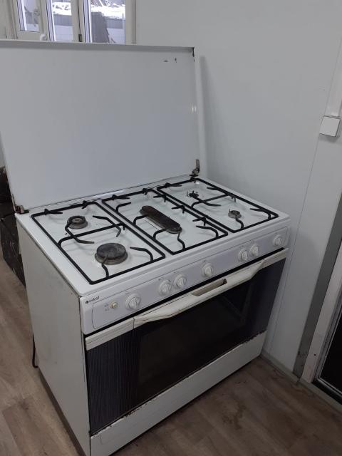 Продается производственная газовая плита INDESIT