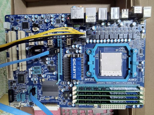 Memory socket. Memory socket