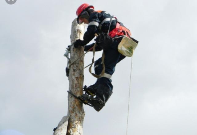 Работа американского электрика. Кандер электрик. Электромонтажник. Демонтаж электропроводки. Работа смена электрик.