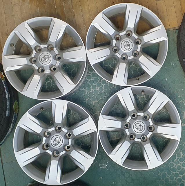 Литые диски тойота r16. Диск колесный тойота camry r17. Диск toyota r17. Оригинальные диски тойота 17. Оригинальные диски тойота 17.