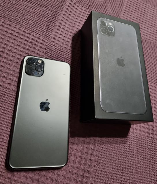 Разбитый iphone 11 pro. Ремонт 11 pro max. Iphone 12 pro max батарея. Ремонт 11 pro max. Материнская плата iphone 11 pro max.