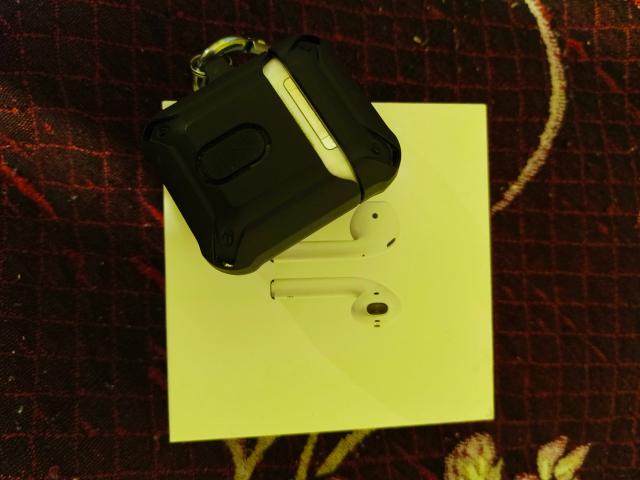 Apple airpods 2 коробка. Airpods 2 коробка. Аирподс 2 коробка. Apple airpods 2 упаковка. Airpods pro 2022 коробка оригинал.