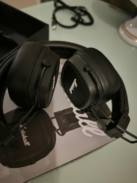 Marshall major 4 как снять. Marshall major 2. Микрофон marshall major. Marshall major 4 как снять. Marshall major 4 brown коробка.