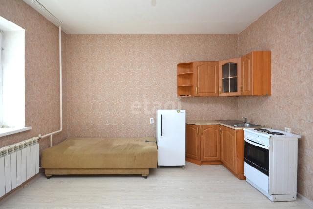 домик с ключами. дом квартир агентство недвижимости. недвижимость. семья на фоне дома. дом квартир агентство недвижимости.