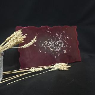 прибор для смешивания эпоксидной смолы. каркасы из листов полипропилена для заливки эпоксидной. смола расплавленная. разделочная доска из эпоксидной смолы. горелка для смолы.