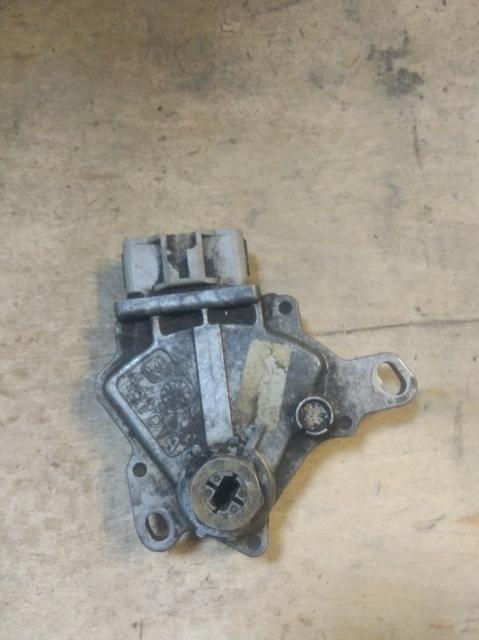 Селектор акпп вольво 960. Селектор акпп бмв е34. Как снять датчик селектора акпп. Селектор акпп toyota corolla 140. Датчик селектора акпп cd4e.