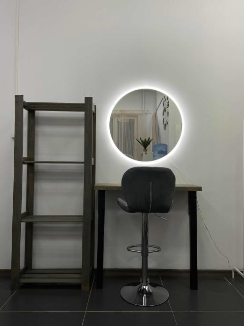 место визажиста. снять место бровиста. рабочее место визажиста. рабочее место визажиста. снять место бровиста.