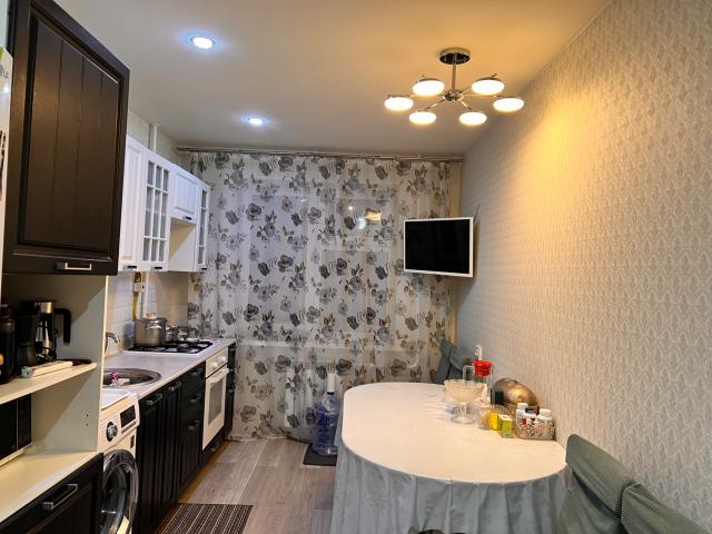 Закрой окно. Безопасные окна для детей памятка. Закрой окно в доме ребенок. Закрой окно. Закрой окно 3 этаж.