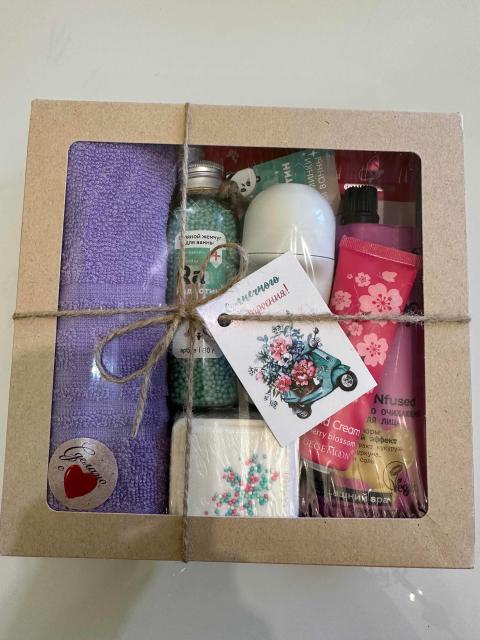 подарок в коробке. подарочные box. боксы с подарками модные. подарочные box. подарочные боксы.