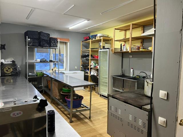 Дом расположен в городе. Форкс город в сша дом калленов. Айзенах. Дом беллы свон. Детройт 2000 пригород.