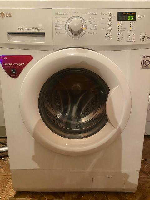 машинка не отжимает. стиральная машина с бельем. стиральная машина. стиральная машинка плохо. стиральная машинка плохо.