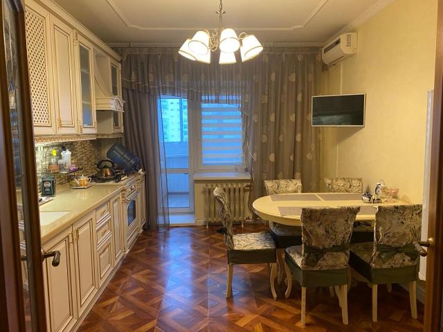 Кухни студии 25кв для квартиры 25 кв. Кухня гостиная 30 м зонирование. Планировка кухни-гостиной 25кв. М. Интерьер кухни совмещенной с гостиной.