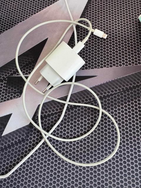 Оригинальная зарядка iPhone
