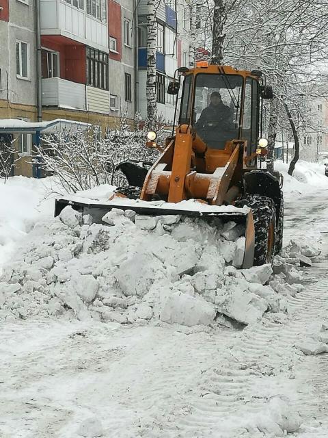 услуга очистки снега. очистка снега. услуга очистки снега. уборка территории от снега. услуга очистки снега.
